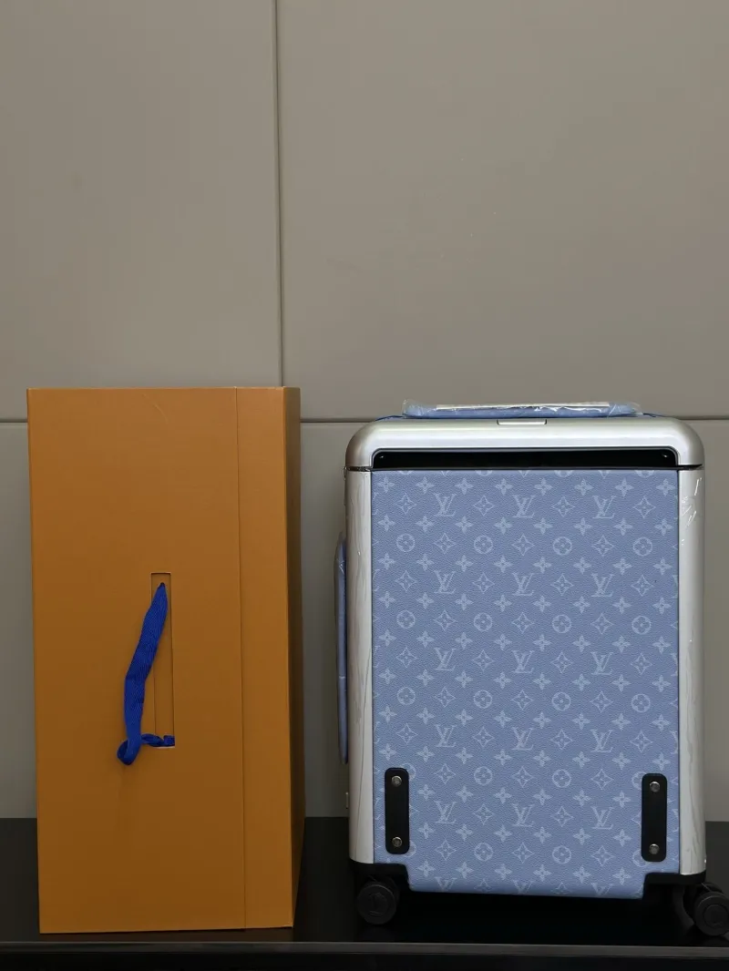 Alternative view of LV Suitcase-3