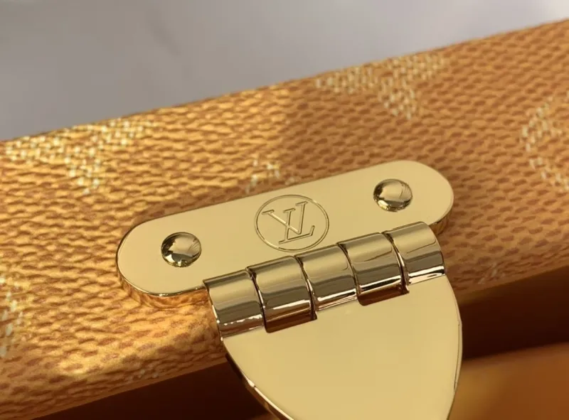 LV Suitcase-68 - Image 7
