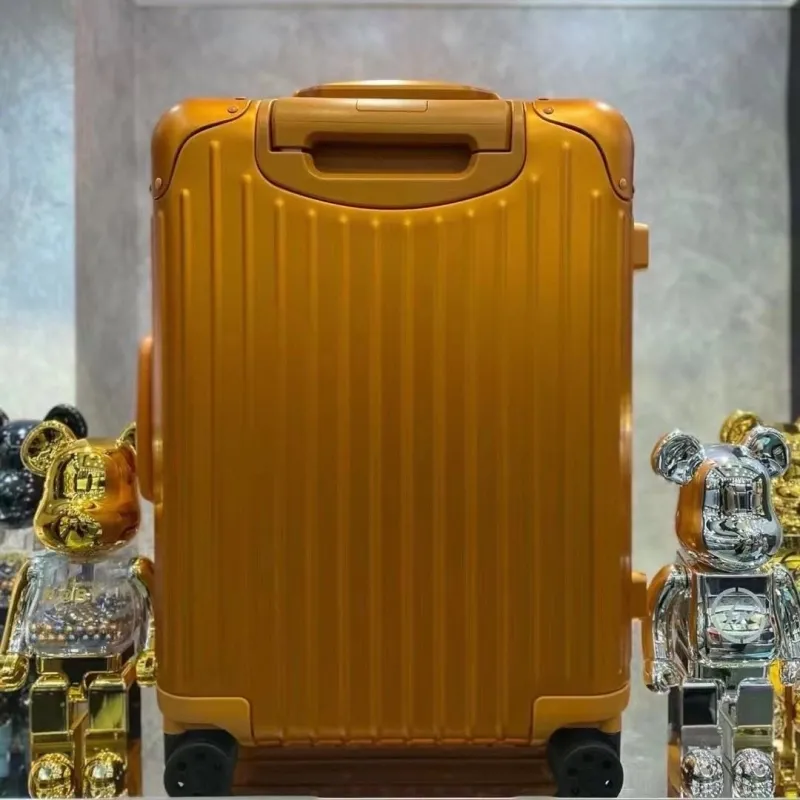 Alternative view of Rimowa Suitcase-75