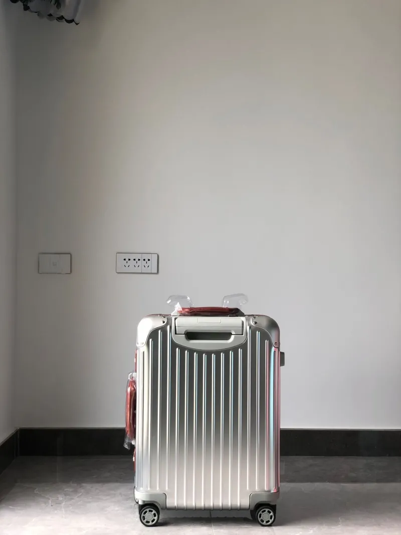 Alternative view of Rimowa Suitcase-85