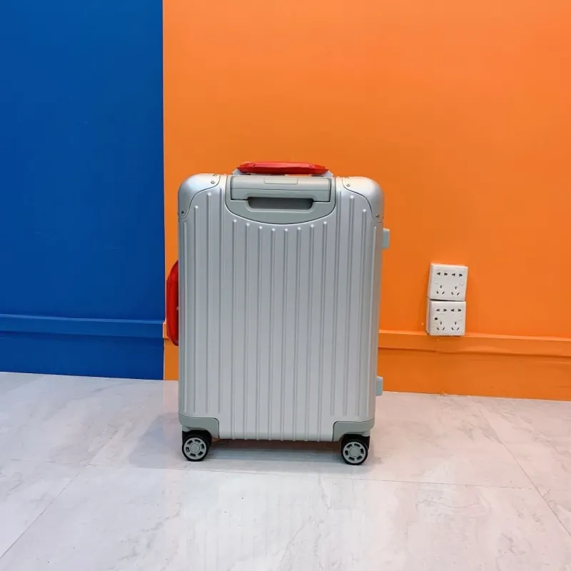 Alternative view of Rimowa Suitcase-90