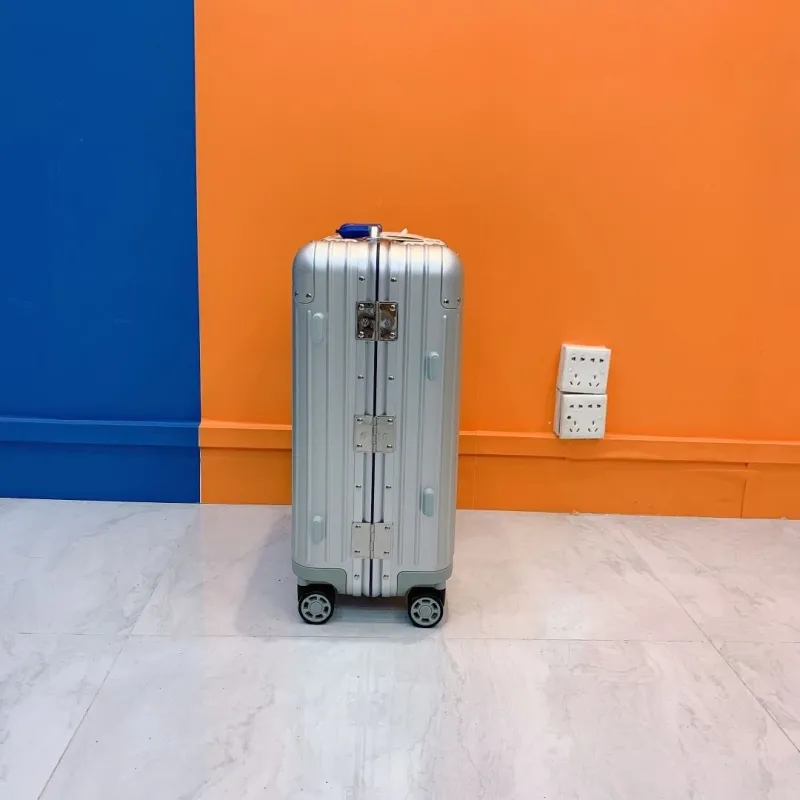 Rimowa Suitcase-91 - Image 9
