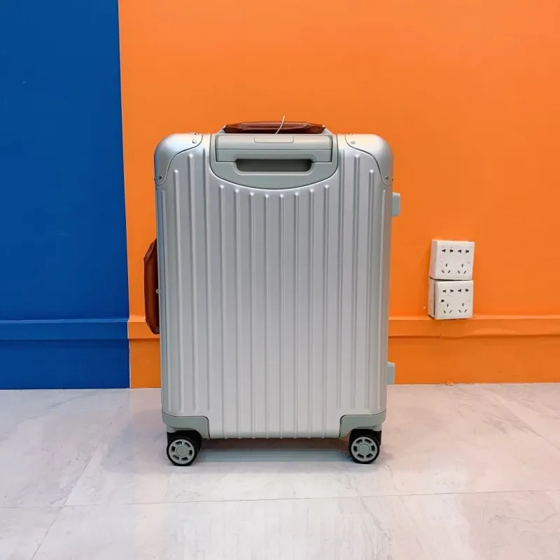 Alternative view of Rimowa Suitcase-92