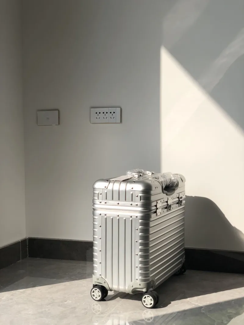 Alternative view of Rimowa Suitcase-93