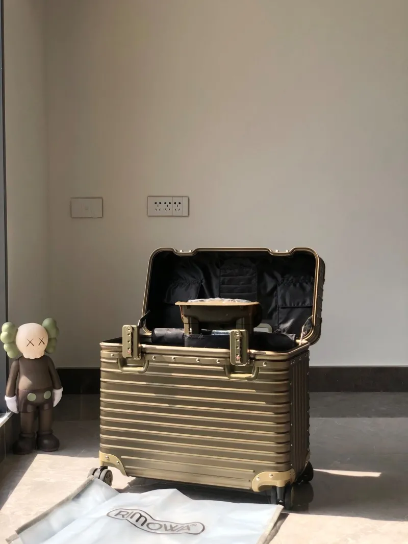 Rimowa Suitcase-95 - Image 4