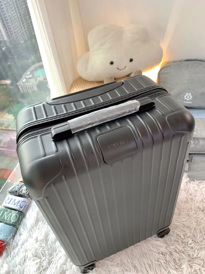 Alternative view of Rimowa Suitcase-98