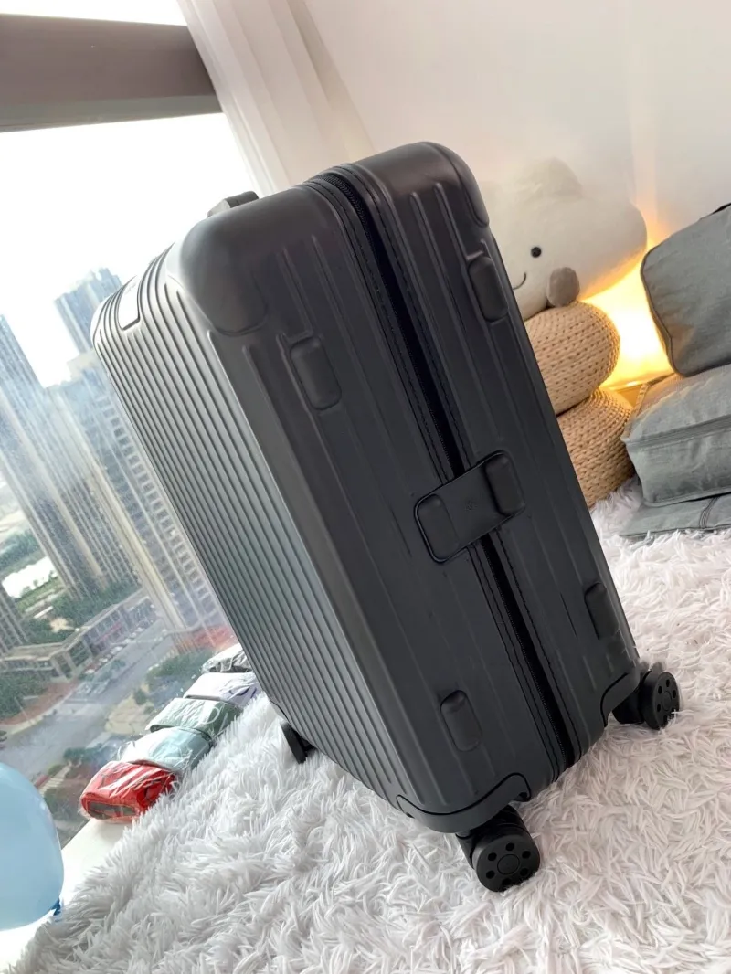 Rimowa Suitcase-98 - Image 3