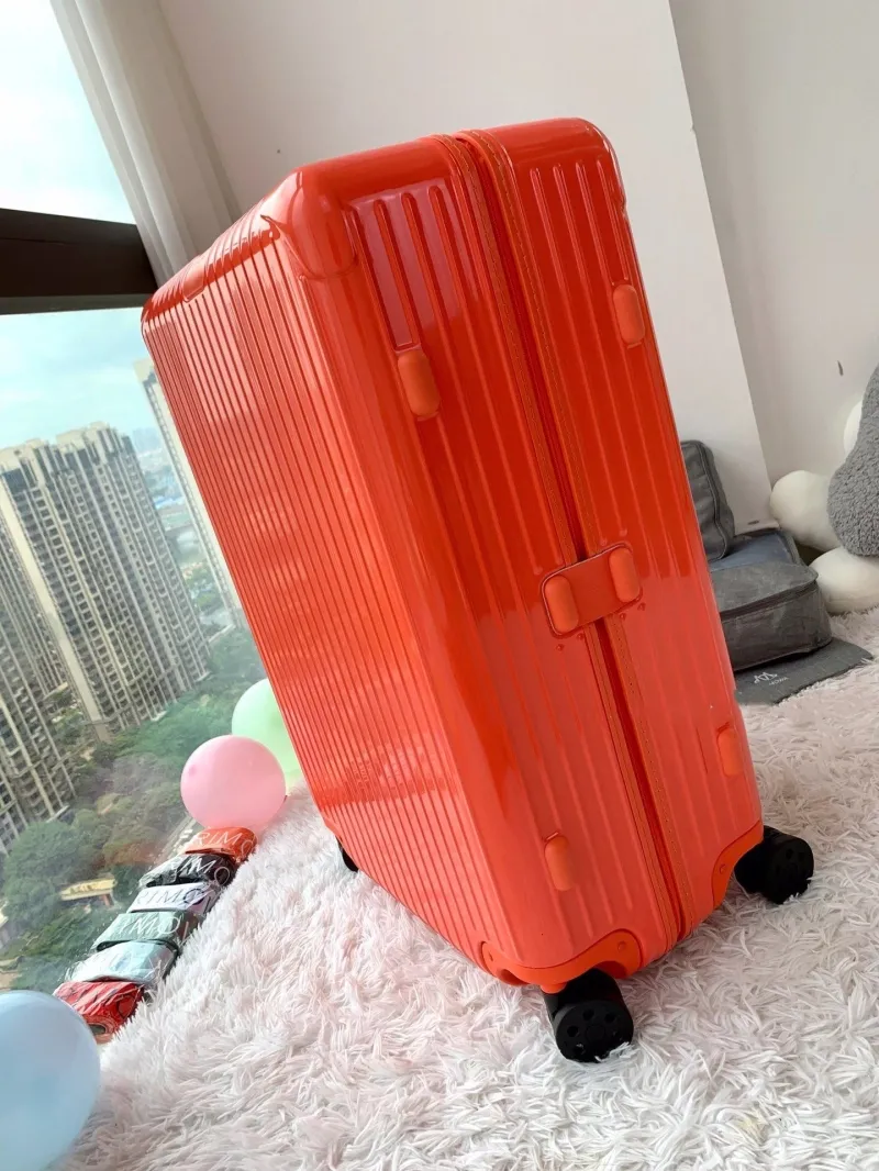 Rimowa Suitcase-106 - Image 5