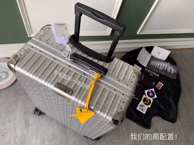Alternative view of Rimowa Suitcase-111