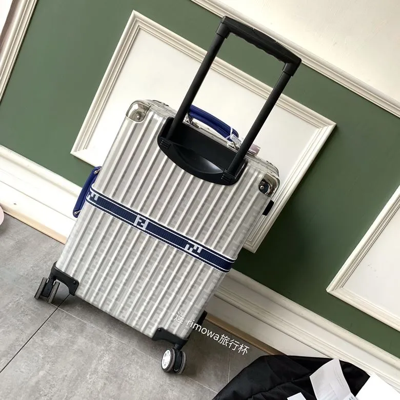 Alternative view of Rimowa Suitcase-113