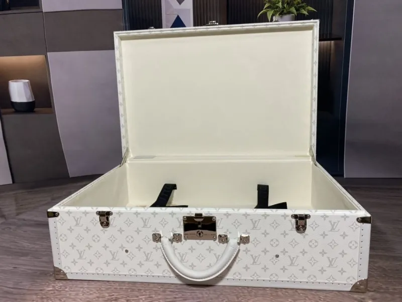 LV Suitcase-147 - Image 7