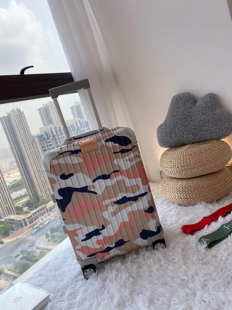 LV Suitcase-182