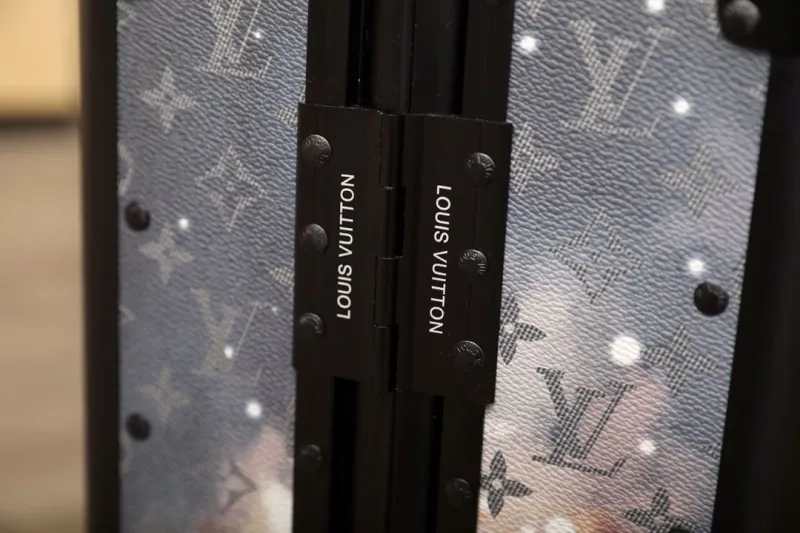 LV Suitcase-225 - Image 5