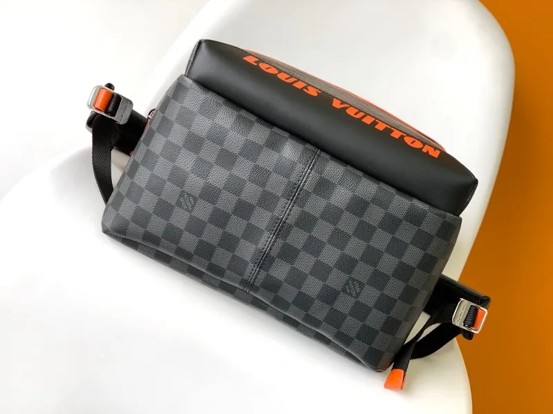 LV Backpacks-106 - Image 4