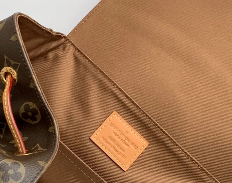 LV Backpacks-133 - Image 8