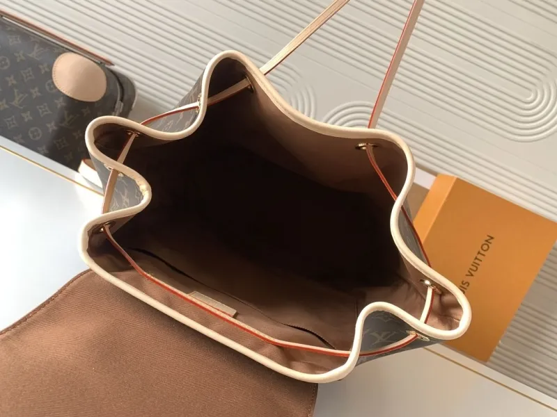 LV Backpacks-171 - Image 8