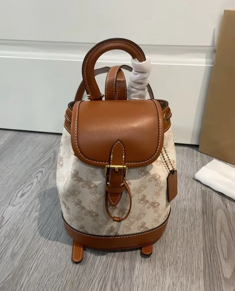 Alternative view of LV Backpacks-315