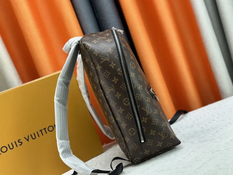 LV Backpacks-321 - Image 3