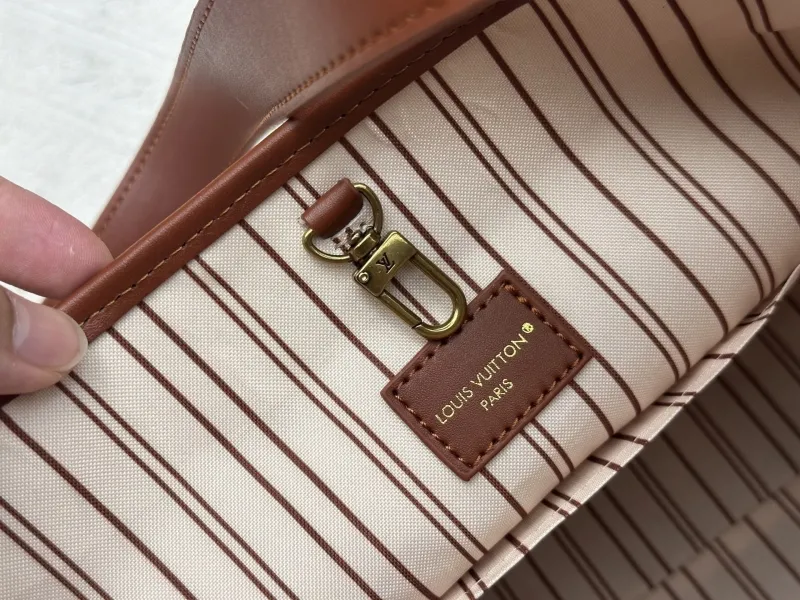 LV Bucket Bags-11 - Image 9