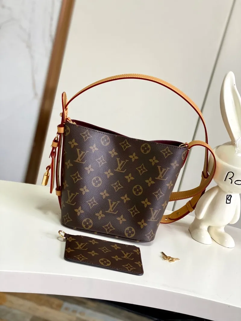 Alternative view of LV Bucket Bags-150