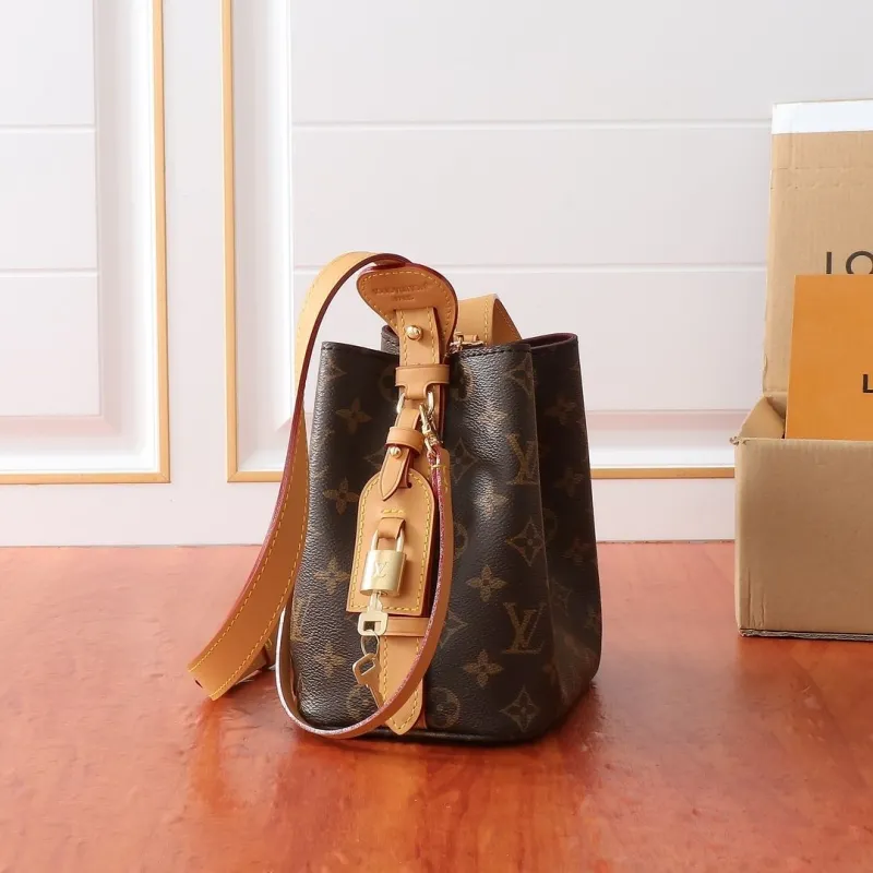 Alternative view of LV Bucket Bags-157