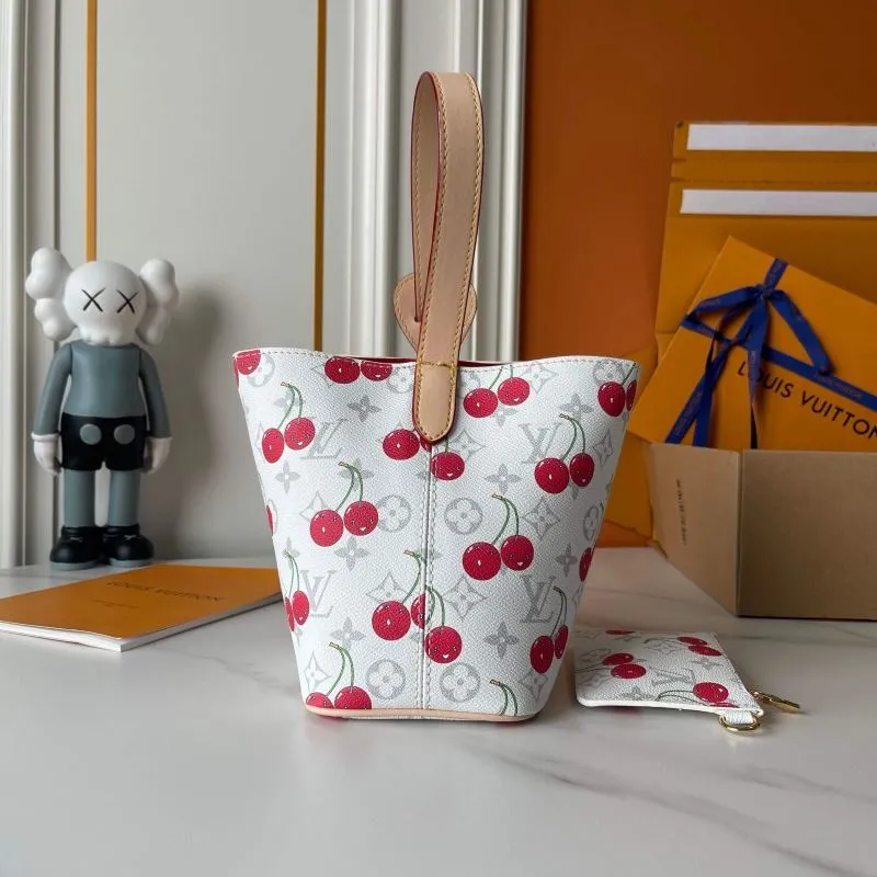 Alternative view of LV Bucket Bags-179