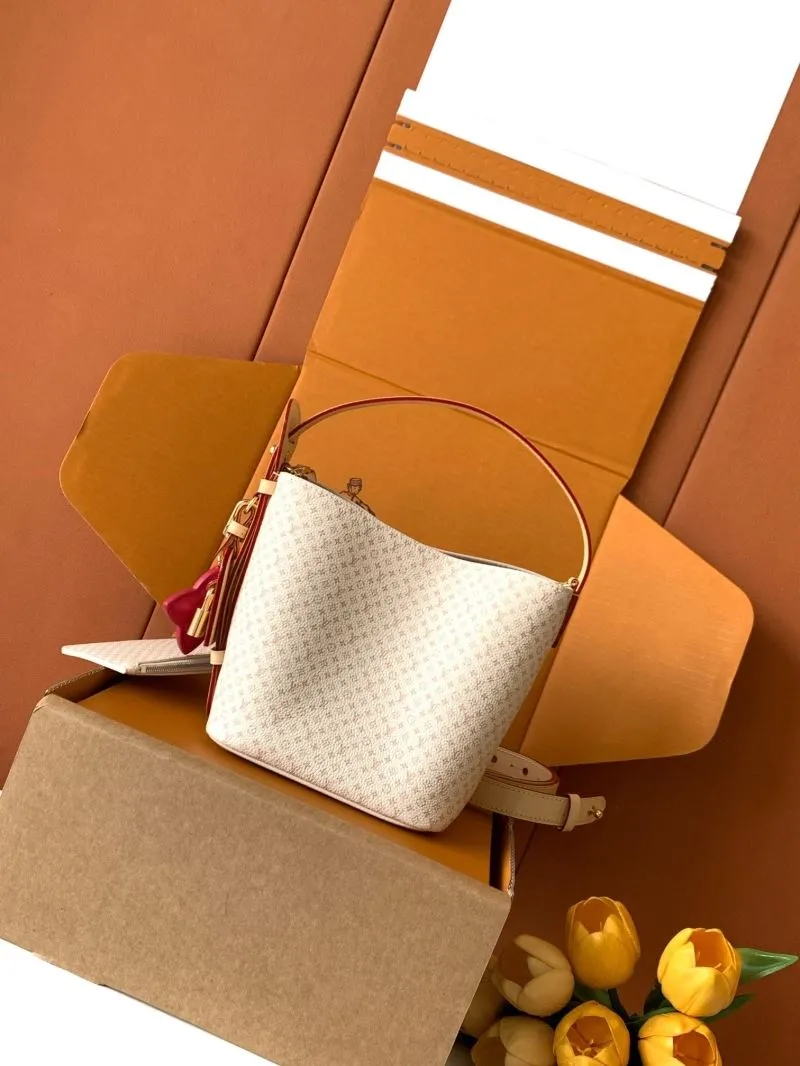 LV Bucket Bags-190