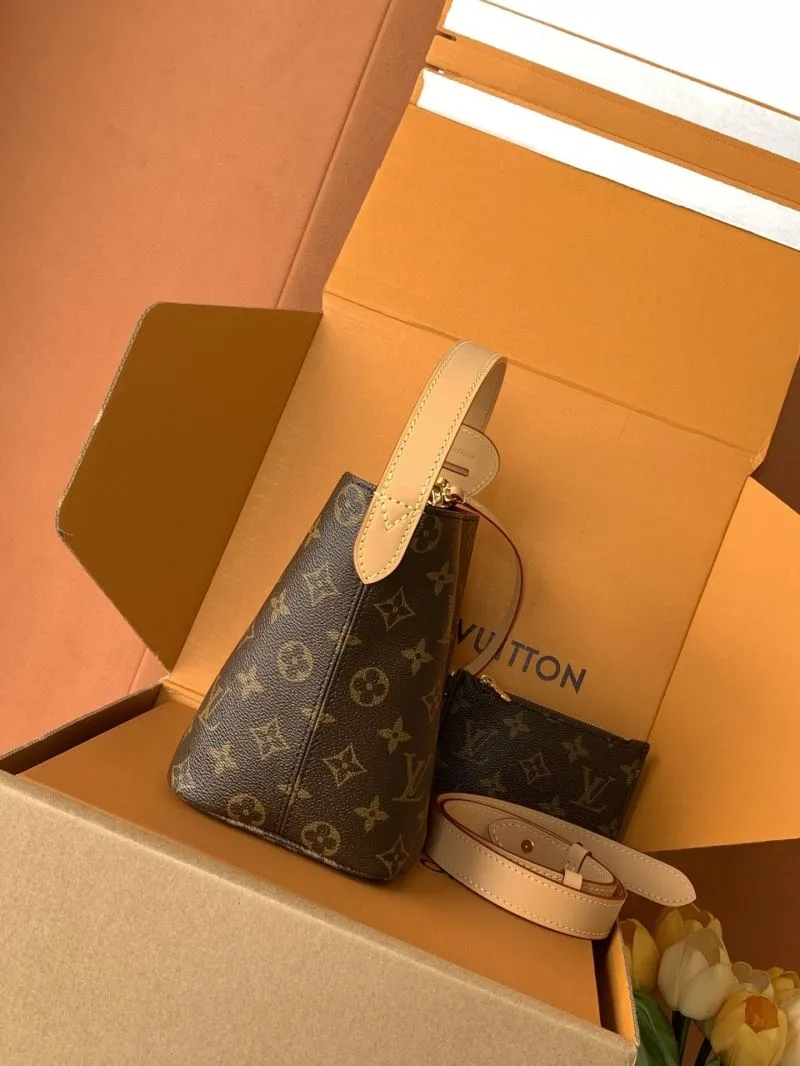 Alternative view of LV Bucket Bags-192
