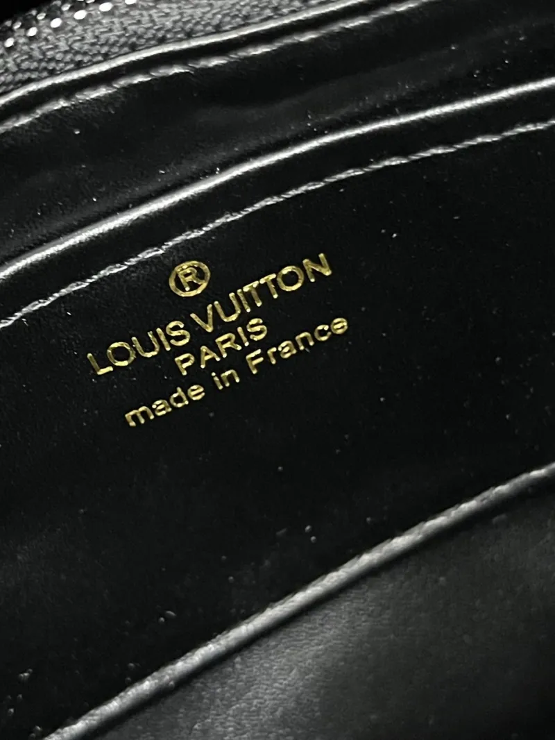 Alternative view of LV Capucines Bags-539