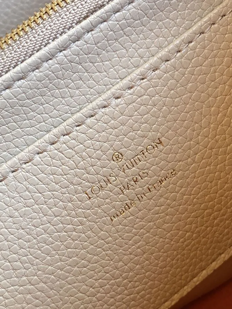 Alternative view of LV Capucines Bags-881