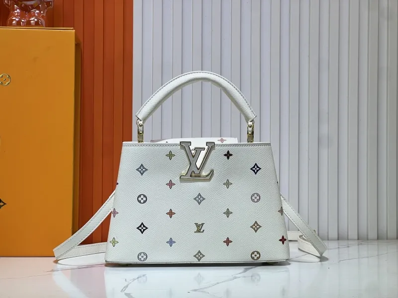 LV Capucines Bags-900