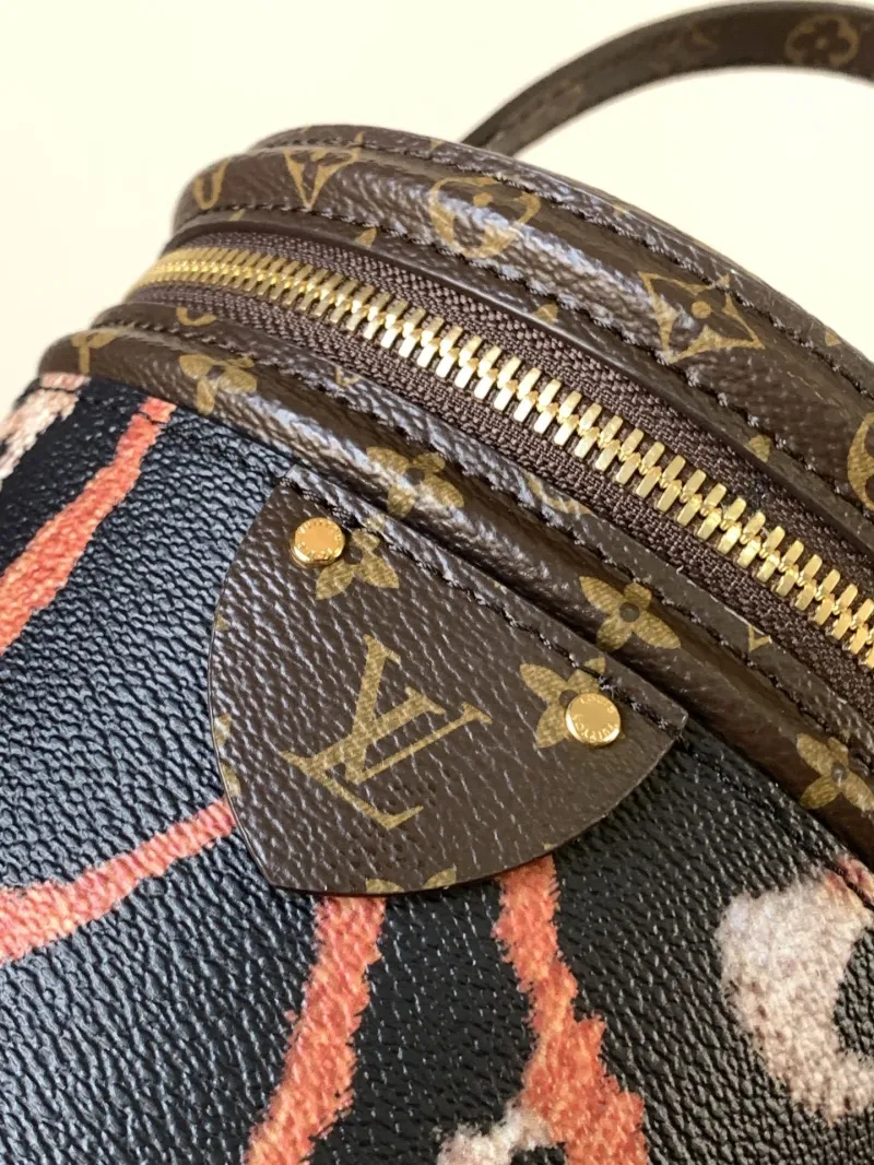 LV Cosmetic Bags-71 - Image 6