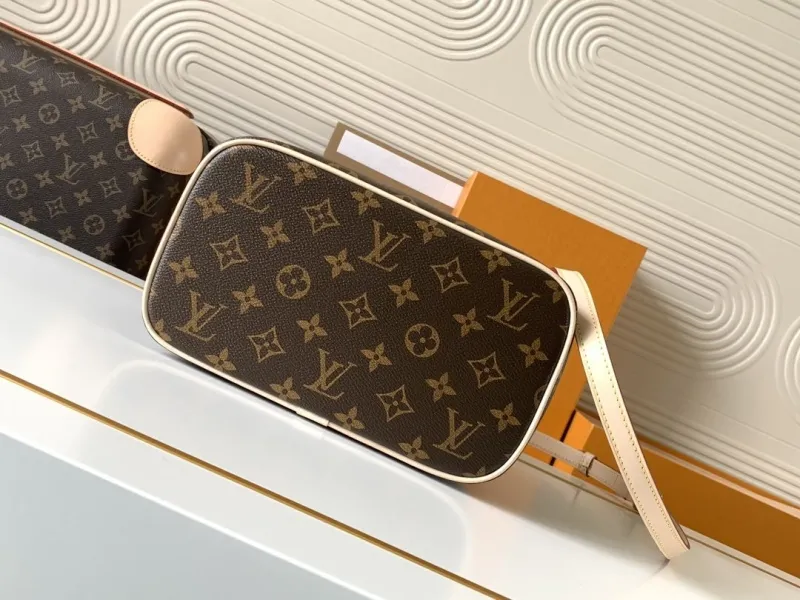 LV Cosmetic Bags-98 - Image 4