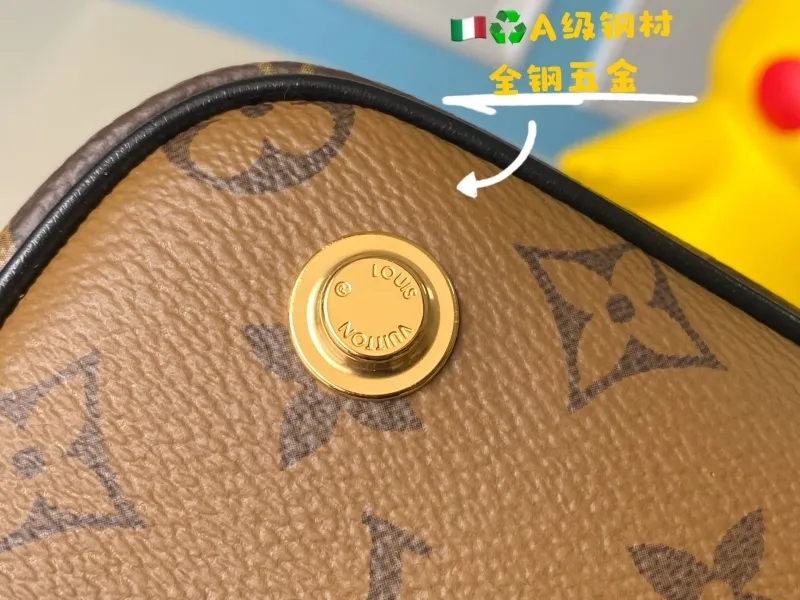 LV Cosmetic Bags-103 - Image 5
