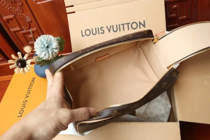 LV Cosmetic Bags-106 - Image 6