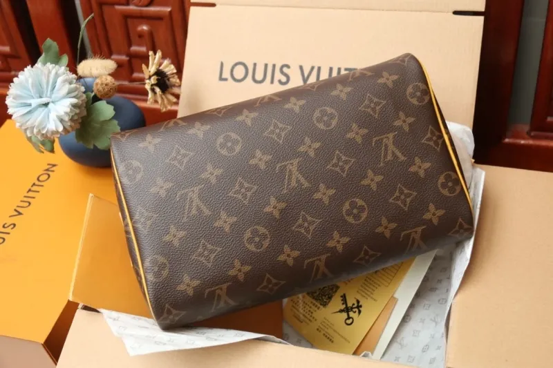 LV Cosmetic Bags-107 - Image 3