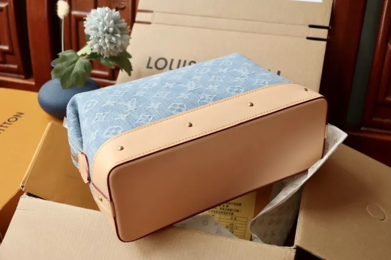 LV Cosmetic Bags-109 - Image 4