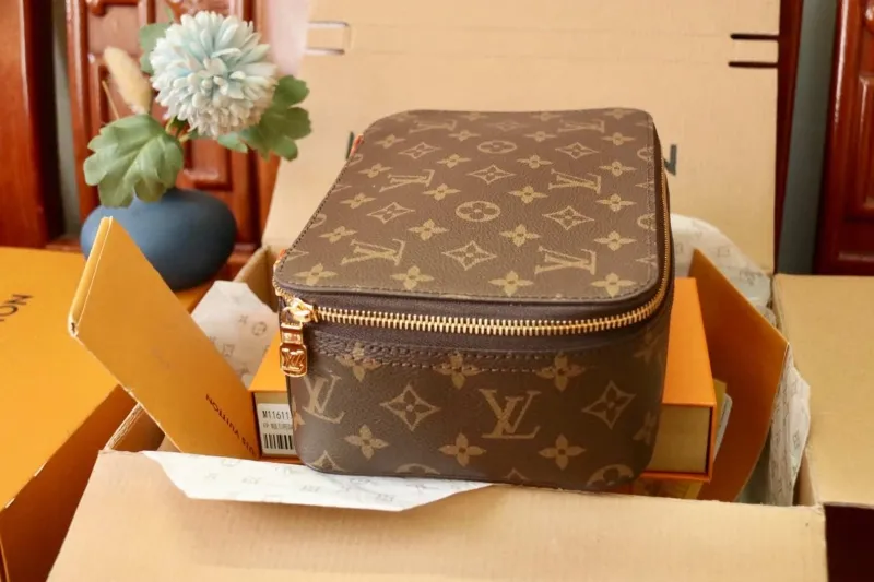 Alternative view of LV Cosmetic Bags-111