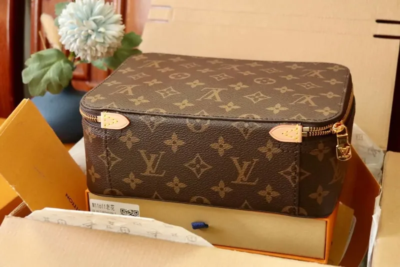 LV Cosmetic Bags-111 - Image 3