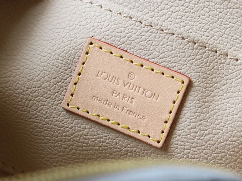 LV Cosmetic Bags-119 - Image 9