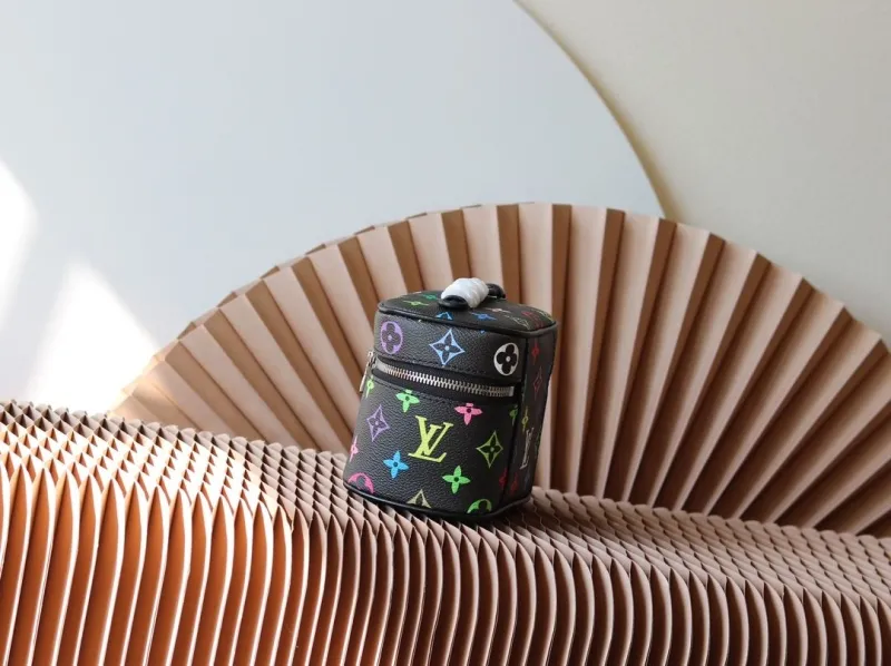 Alternative view of LV Cosmetic Bags-123