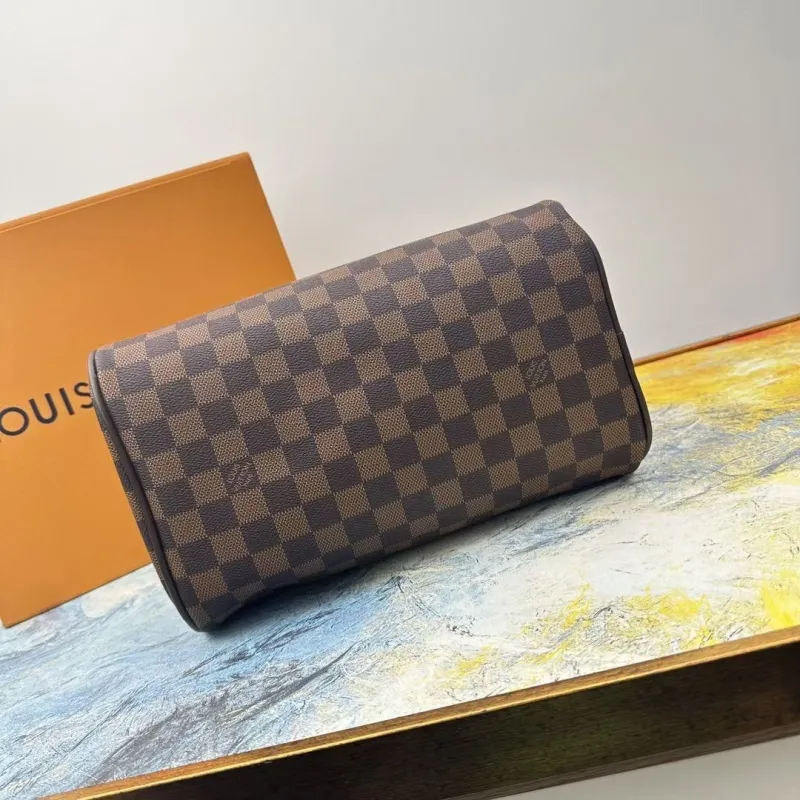 LV Cosmetic Bags-133 - Image 4