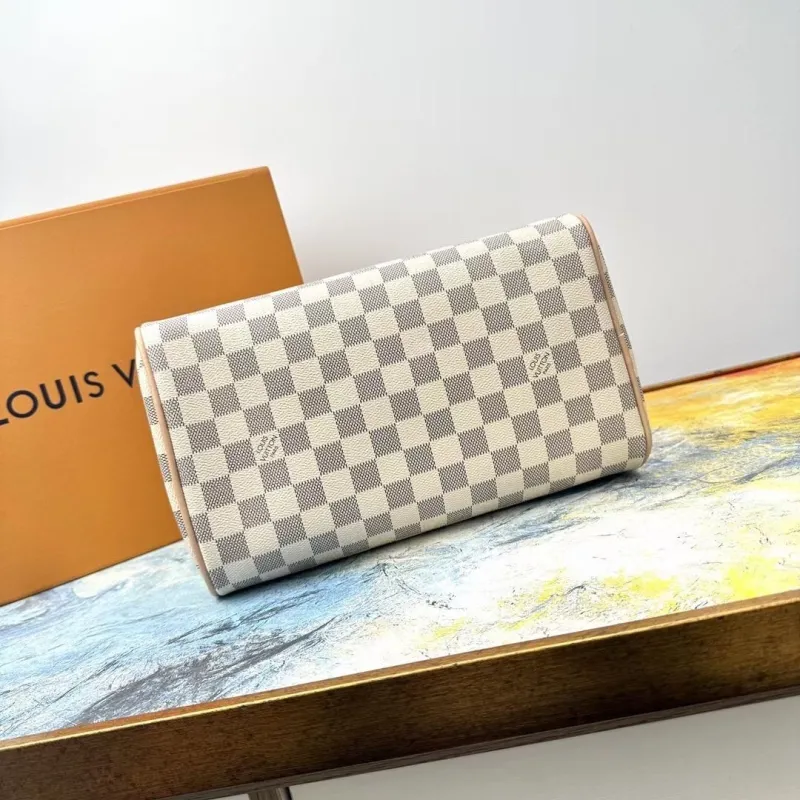 Alternative view of LV Cosmetic Bags-134