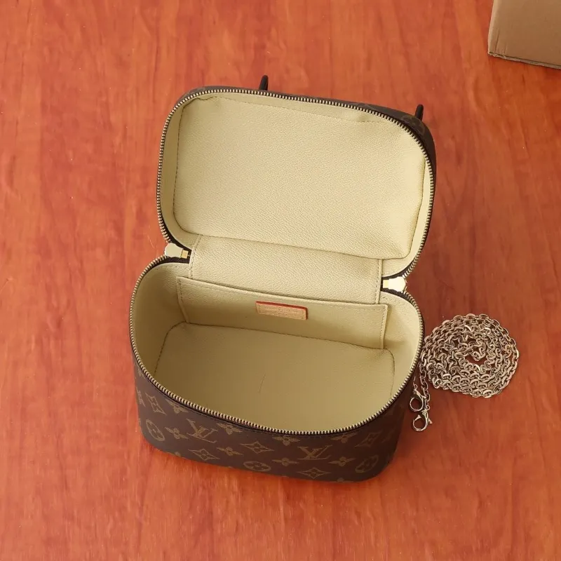 LV Cosmetic Bags-139 - Image 4