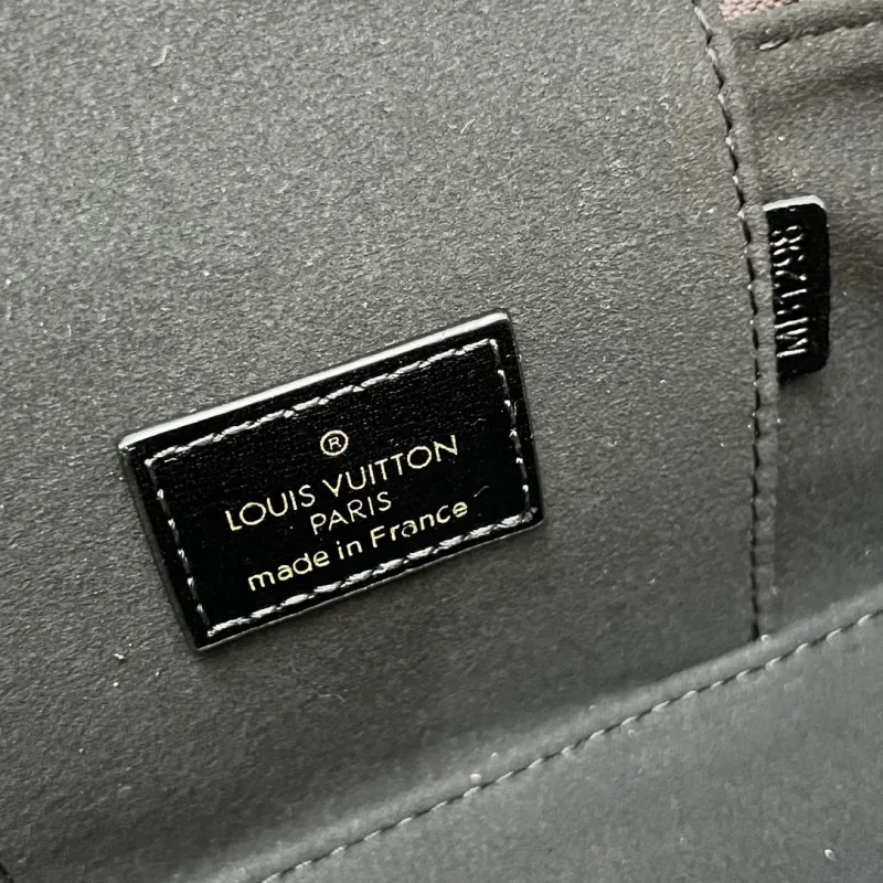 LV Cosmetic Bags-142 - Image 9