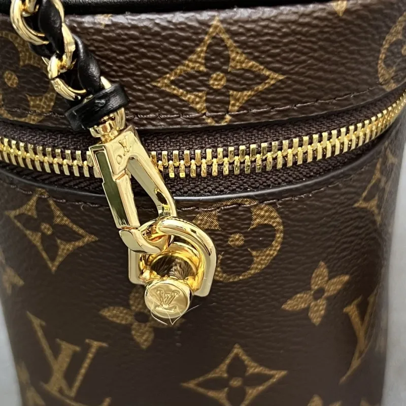 LV Cosmetic Bags-143 - Image 8