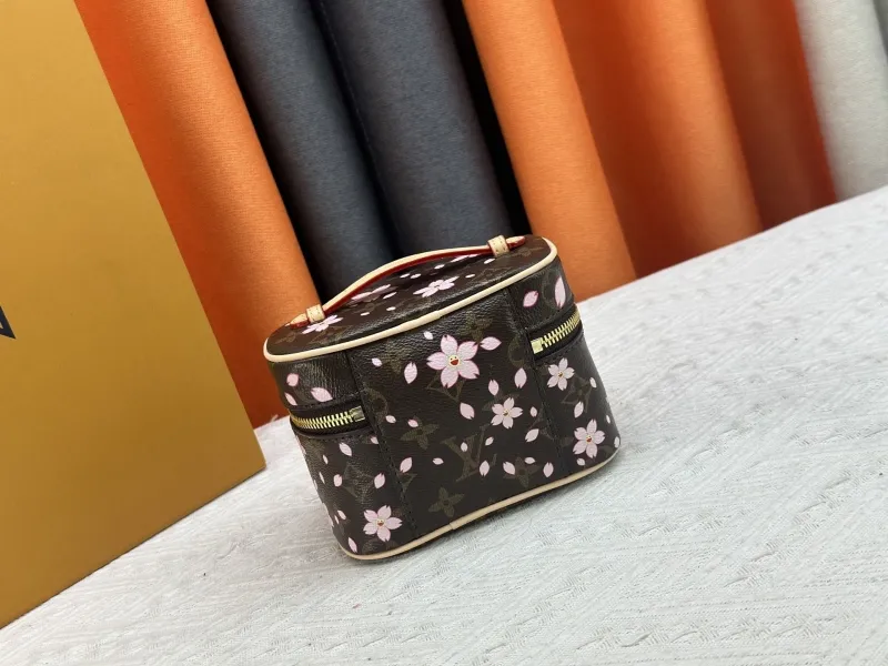 LV Cosmetic Bags-178 - Image 4