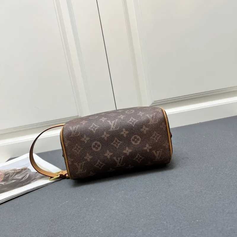 LV Cosmetic Bags-204 - Image 6