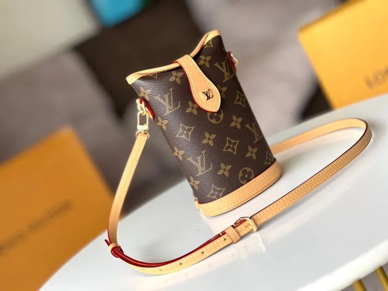 Alternative view of LV Round Bags-19