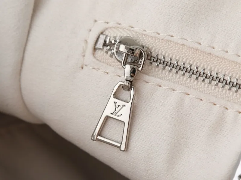 LV Shopping Bags-11 - Image 7